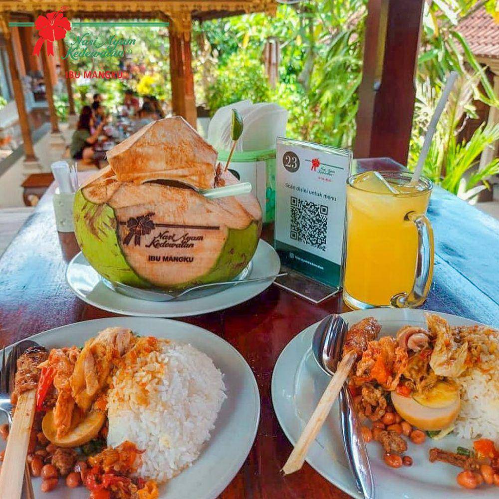sajian lezat di Nasi Ayam Kedewatan Ibu Mangku (instagram.com/nasiayamkedewatan)
