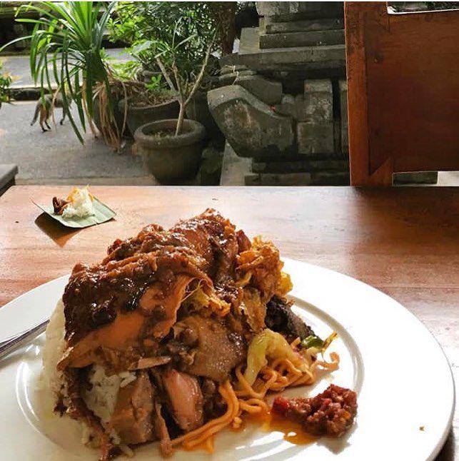menu utama Ayam Betutu Pak Sanur (instagram.com/betutu_ayam_pak_sanur)