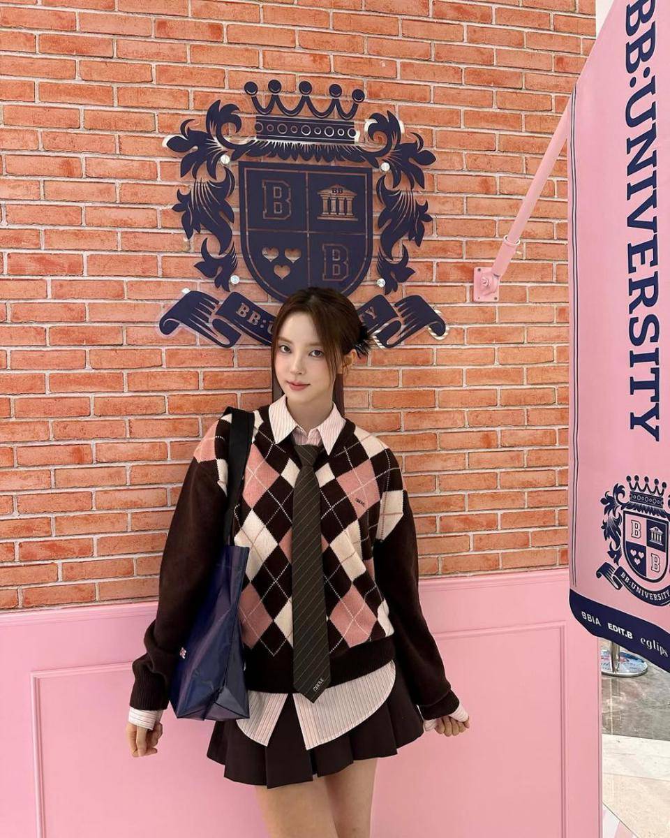 Shin Su Hyun (instagram.com/xinsooo)