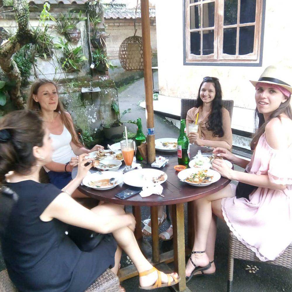 suasana di Warung Adnyani (instagram.com/warung_adnyani)