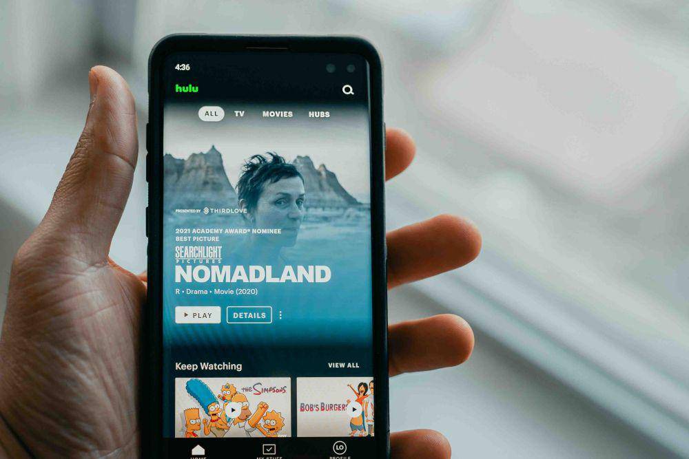 ilustrasi menonton film (unsplash.com/Tech Daily)