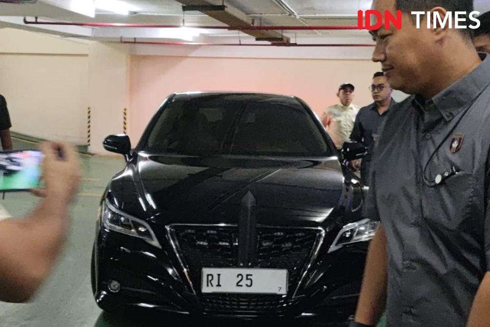 Diisukan Reshuffle, Mendikti Saintek Kabur Hindari Awak Media