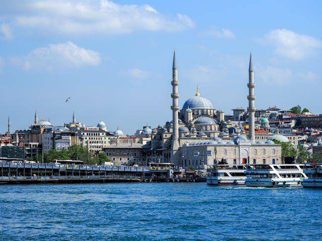 Yeni Camii Mosque (pexels.com/Rasul Yarichev)
