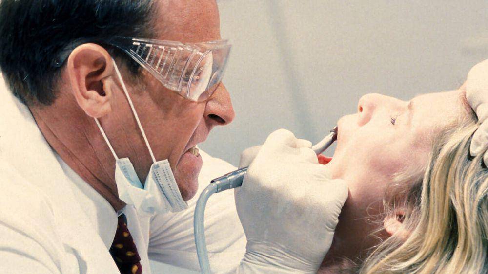 cuplikan film The Dentist (dok. Trimark Pictures/The Dentist)