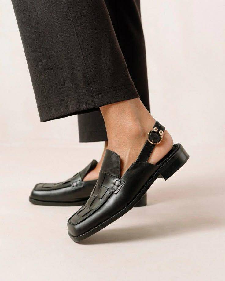 Ilustrasi slingback loafers. (pinterest.com/Jacqueline F.)