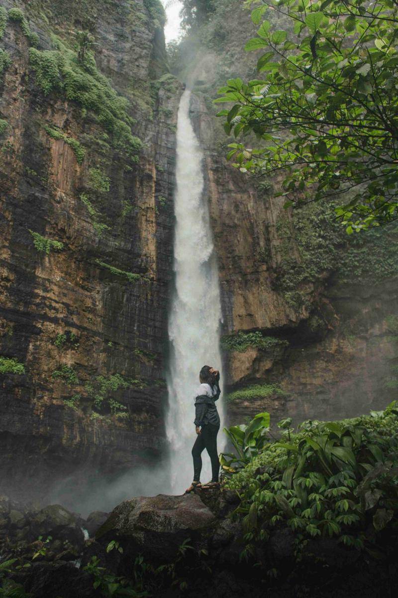 Ilustrasi Air Terjun Kapas Biru (pinterest.com/ardito ryan Harrisna)