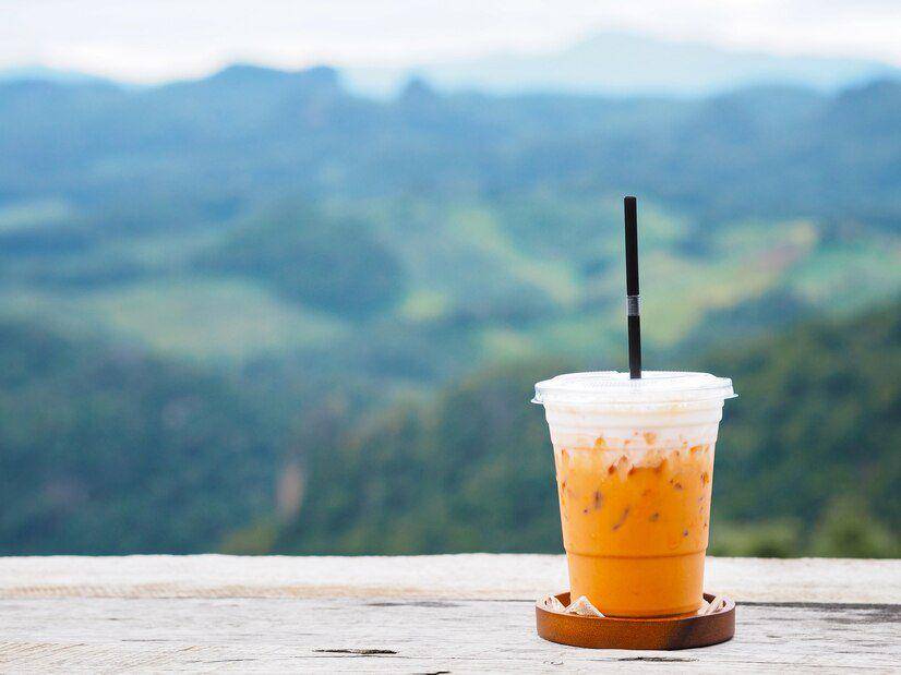 Ilustrasi thai tea (freepik.com/kanchanap)