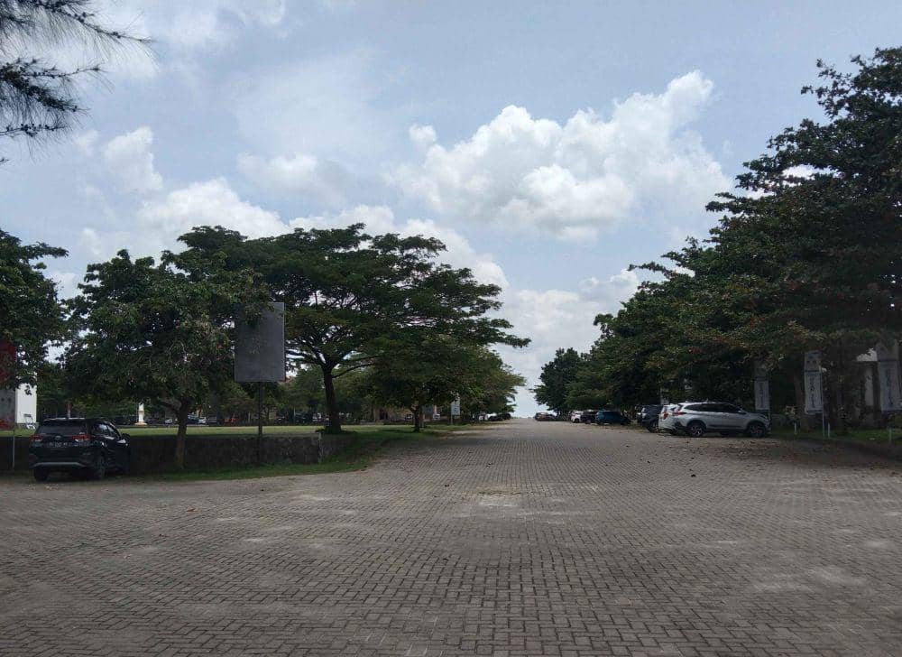 Kompleks perkantoran Pemerintah Kabupaten Ogan Ilir di Tanjung Senai dengan area lingkungan kantor yang tertata.