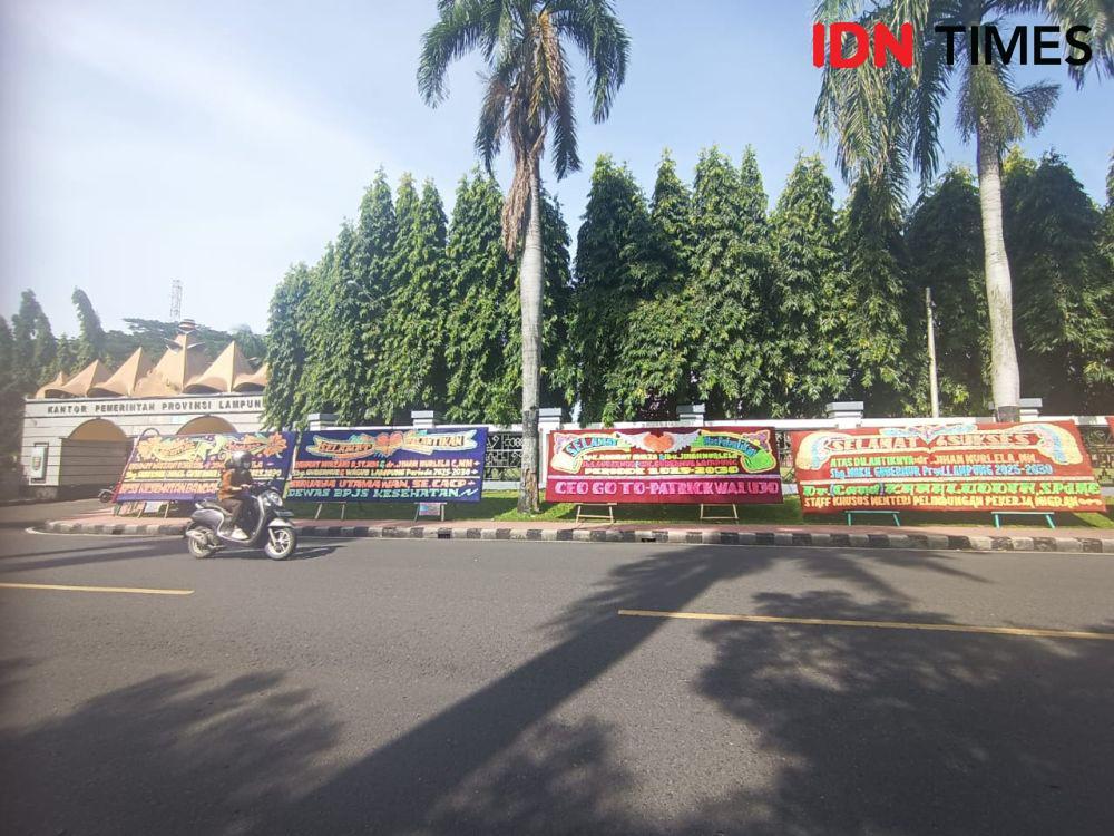 Dilantik, Karangan Bunga Penuhi Pemprov hingga Rumah Gubernur Lampung
