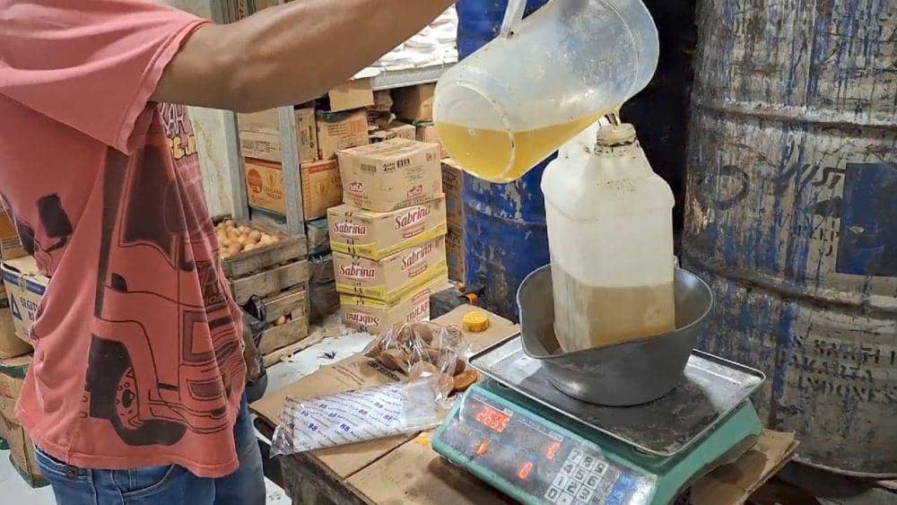 Suasana jual beli di pasar besar Ngawi jelang bulan suci Ramadan. IDN Times/ Riyanto.