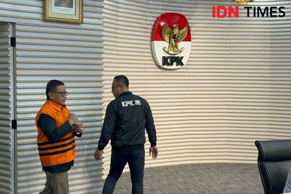 ICW Tuding Bukan Cuma Hasto yang Terlibat Pelarian Harun Masiku