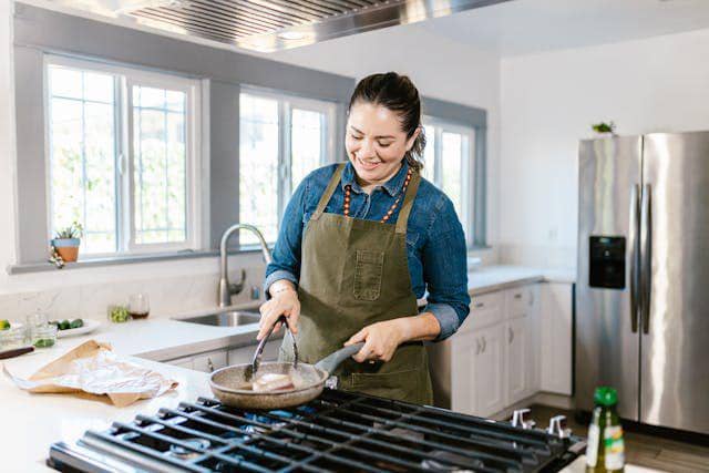 Potret memasak ikan mujair