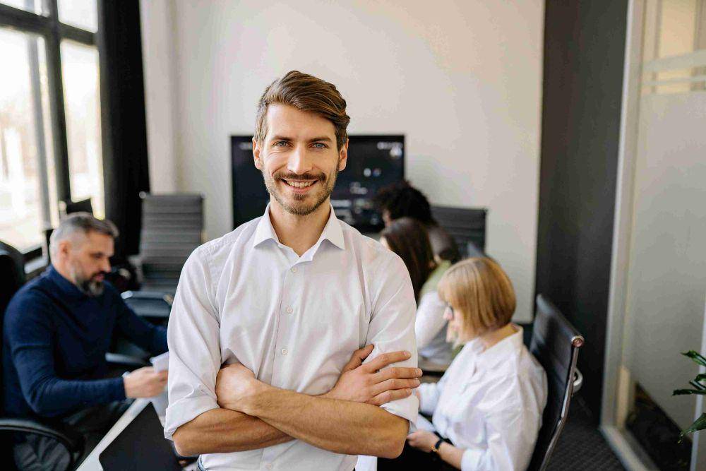 ilustrasi alpha employee (pexels.com/Yan Krukau)