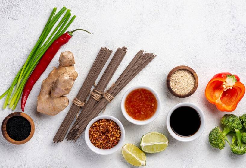 ilustrasi bahan mie kuah tom yam (freepik.com/freepik)
