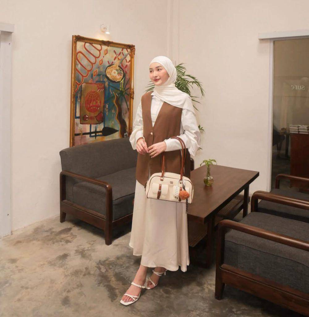 OOTD ala Inggrid Yulika (instagram.com/inggridyulikaa)