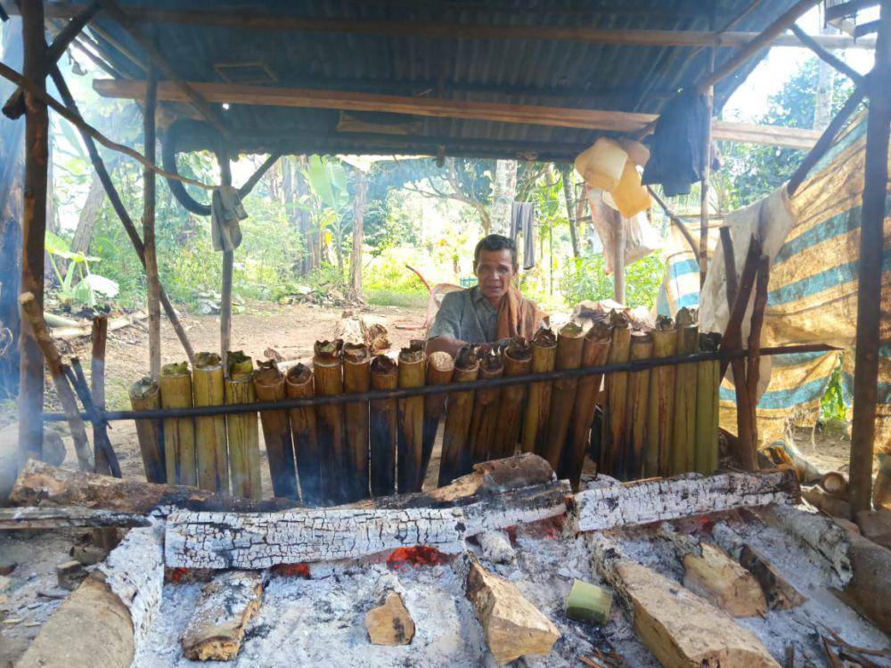 ilustrasi tradisi malamang (commons.wikimedia.org/Indonesian government)