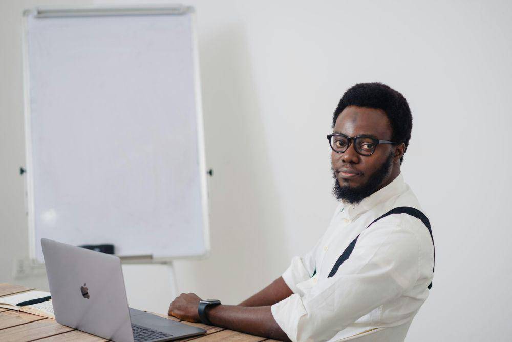 ilustrasi alpha employee (unsplash.com/Adetola Afolabi)