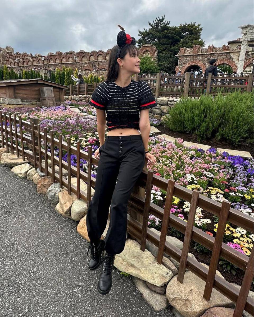 OOTD hangout Yaya Urassaya Sperbund (instagram.com/urassayas)