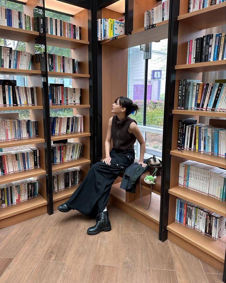 OOTD hangout Yaya Urassaya Sperbund (instagram.com/urassayas)