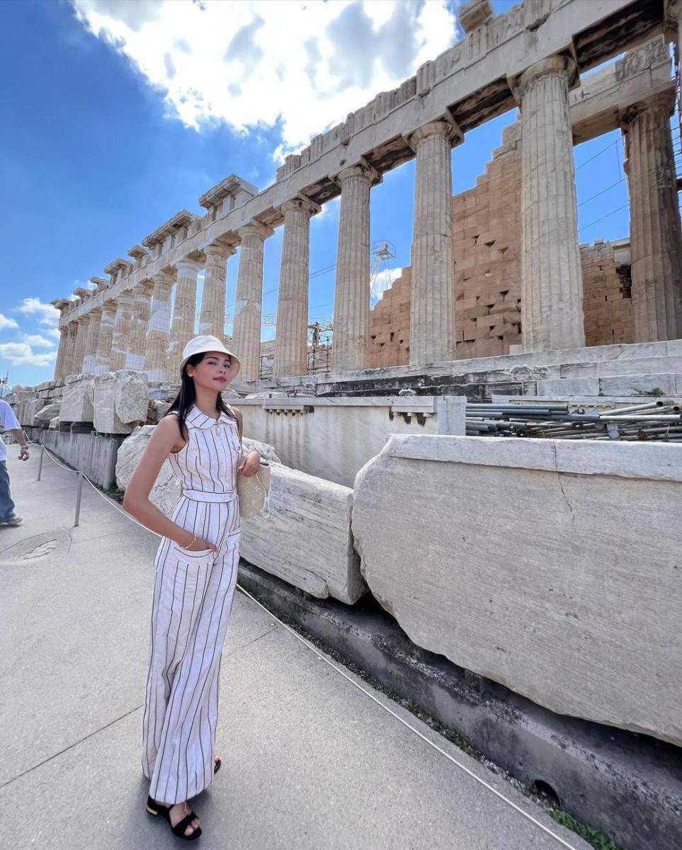 OOTD hangout Yaya Urassaya Sperbund (instagram.com/urassayas)