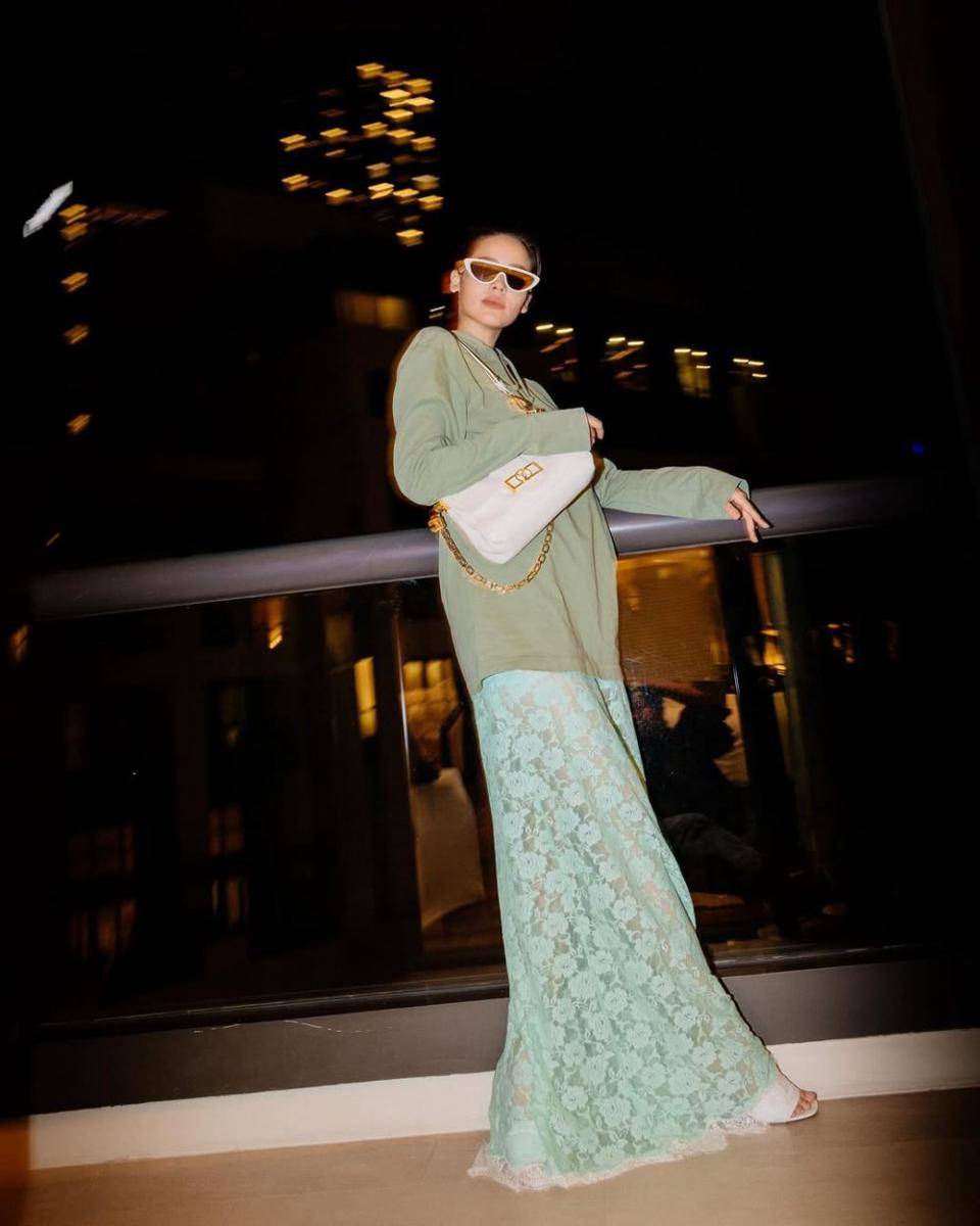 OOTD hangout Yaya Urassaya Sperbund (instagram.com/urassayas)
