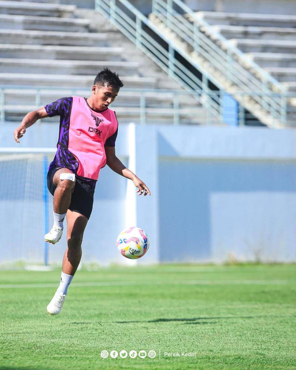 Pemain Persik Kediri saat berlatih. Instagram.com/ persikfcofficial
