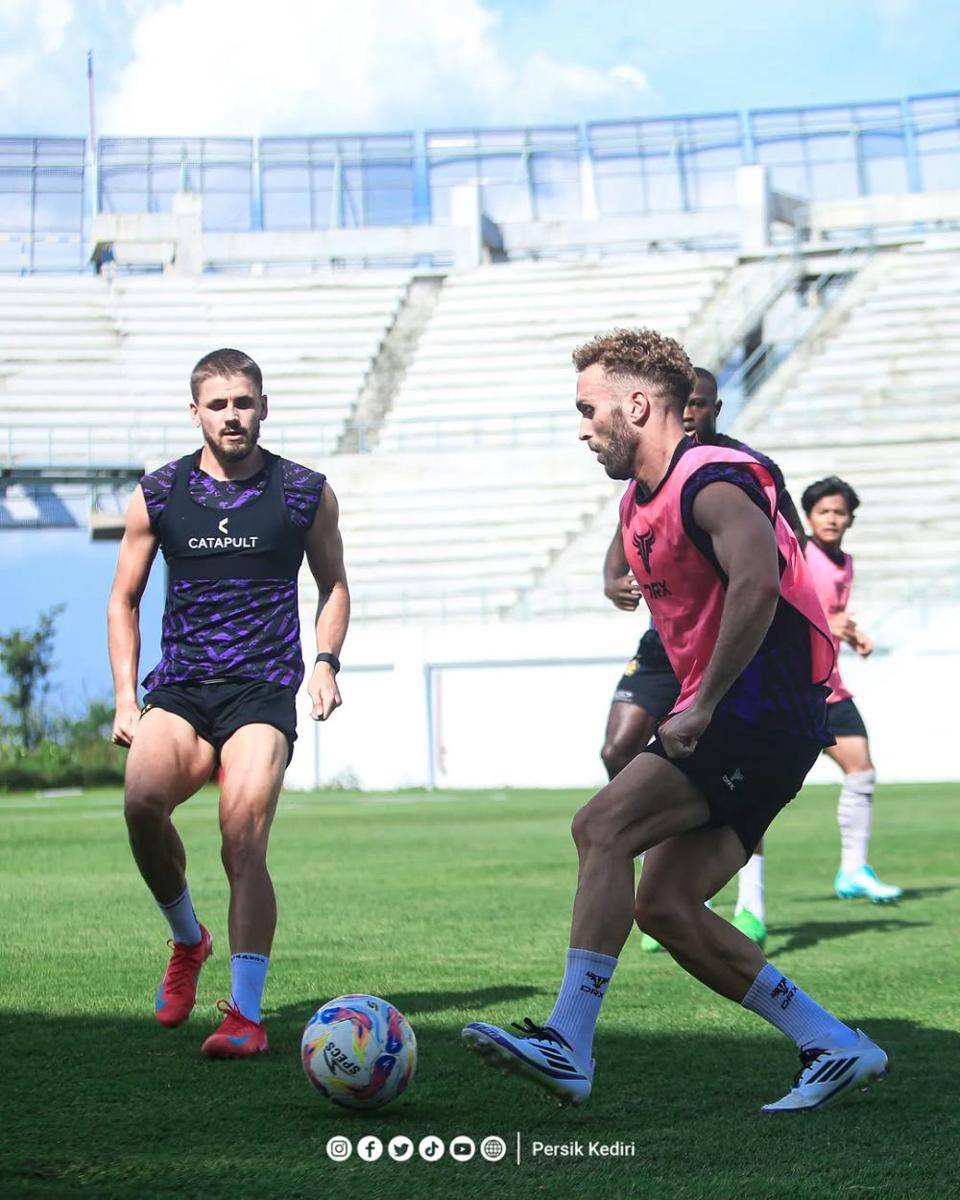 Pemain Persik Kediri saat berlatih. Instagram.com/ persikfcofficial