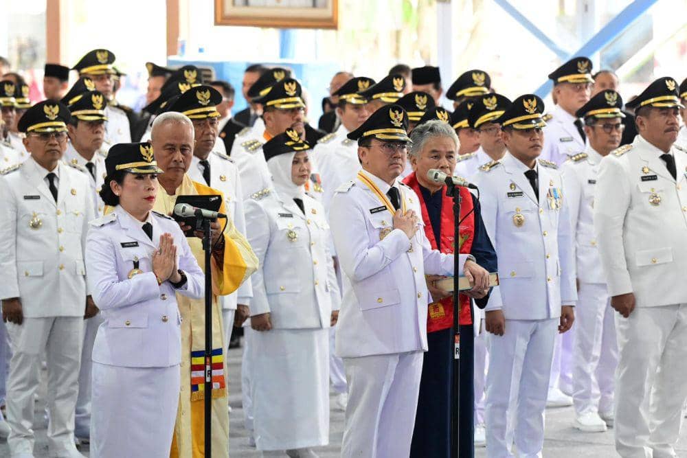 Wali Kota Manado, Andrei Angouw, saat membacakan sumpah jabatan di Istana Negara, Jakarta, Kamis (20/2/2025). Dok. Dinas Kominfo Manado