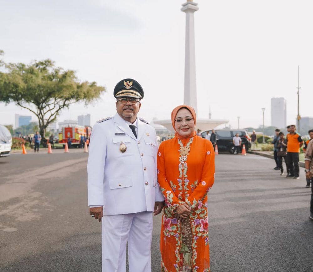 13 Kebaya Hijab Istri Rano Karno, Gaya Santun nan Bersahaja
