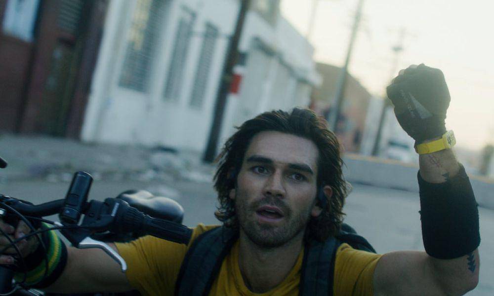 KJ Apa di film Songbird (dok. Invisible Narratives/Songbird)