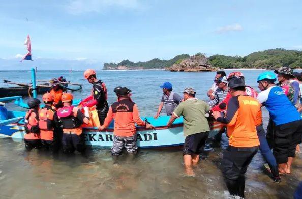 Pencari Ikan Tewas Tenggelam di Pantai Kondang Merak