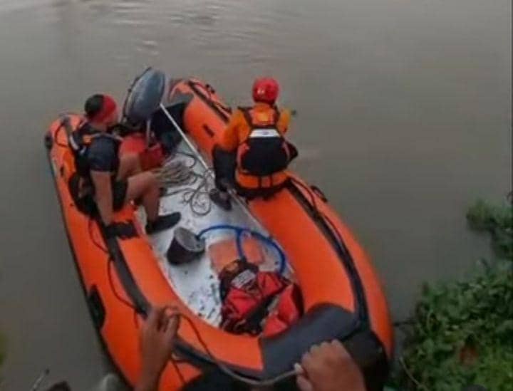 Remaja Perempuan Tenggelam di Sungai Jagir Medokan Surabaya
