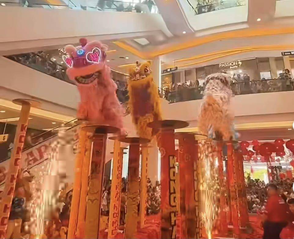 Pertunjukan barongsai di HUT Living World Alam Sutera (Instagram/Living World Alam Sutera)