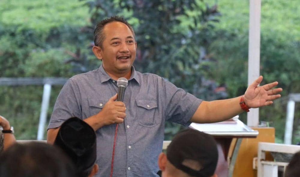 Bupati Karanganyar, Rober Cristianto. (Instagram @robercriatanto)
