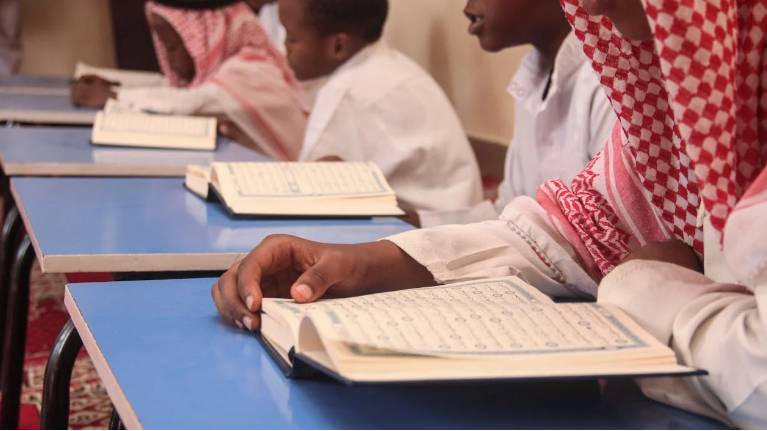 ilustrasi anak-anak membaca Al-qur'an (pexels.com/akoonie)