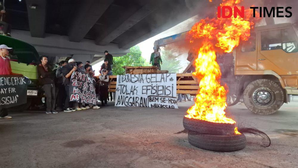 Indonesia Gelap: BEM se-Kota Makassar Gaungkan 10 Gugatan ke Prabowo