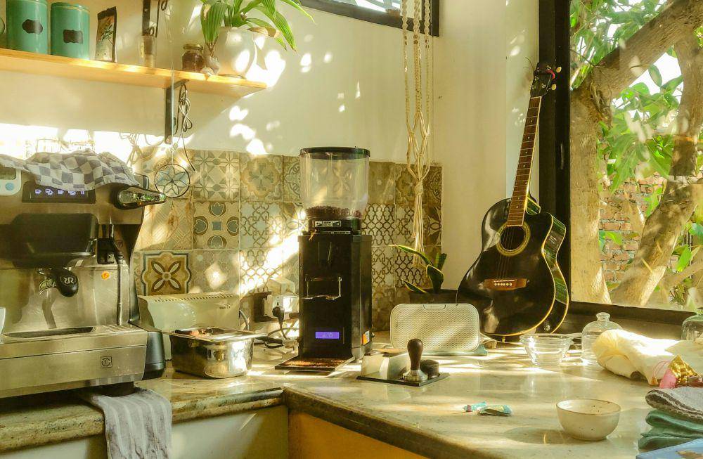 ilustrasi countertops dapur yang berantakan (unsplash.com/Saint Rambo)