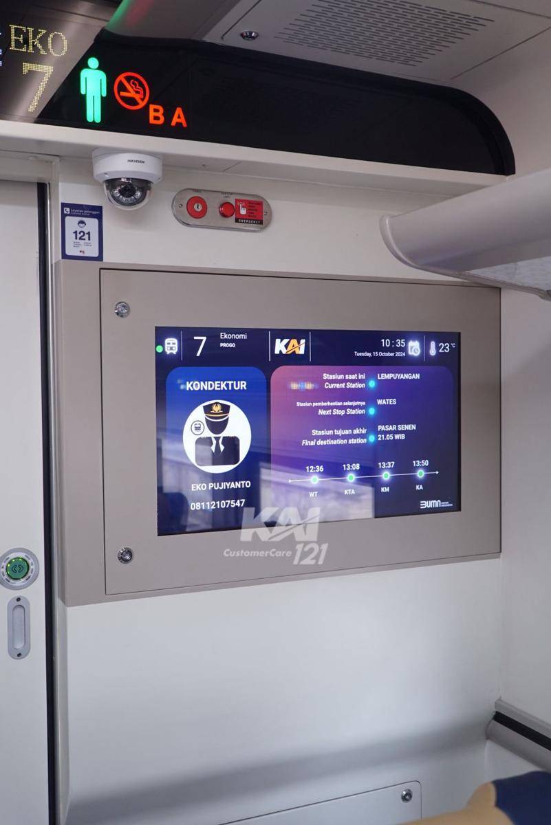 Public Information Display System di dalam kereta api (x.com/KAI121)