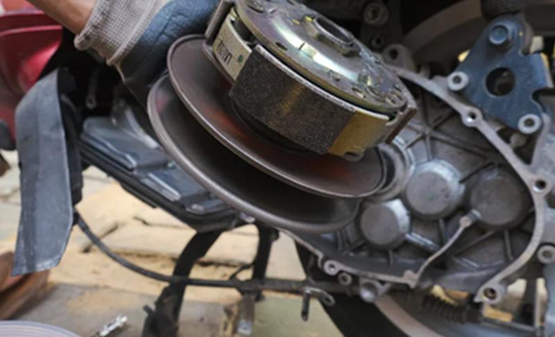 Berapa Lama Kampas Ganda Motor Matic Harus Diganti?
