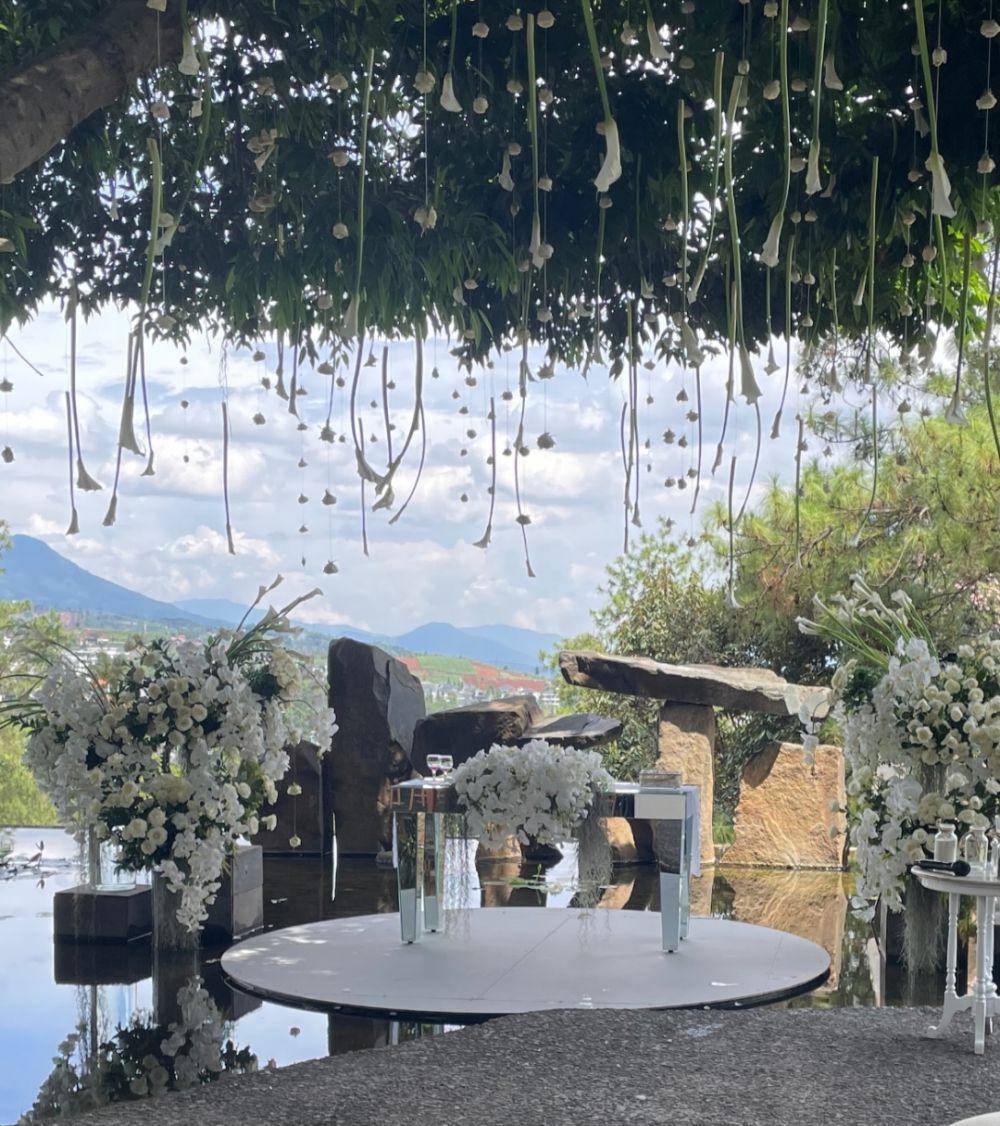 Pemberkatan nikah Mikha Angelo dan Gregoria Mariska Tunjung. (instagram.com/geadenanda)