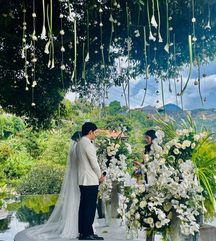 Pemberkatan nikah Mikha Angelo dan Gregoria Mariska Tunjung. (instagram.com/geadenanda)