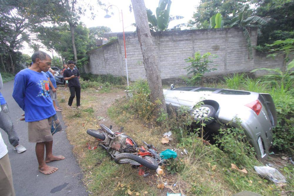 Grand Livina Tabrak 2 Pemotor di Magetan, 1 Tewas