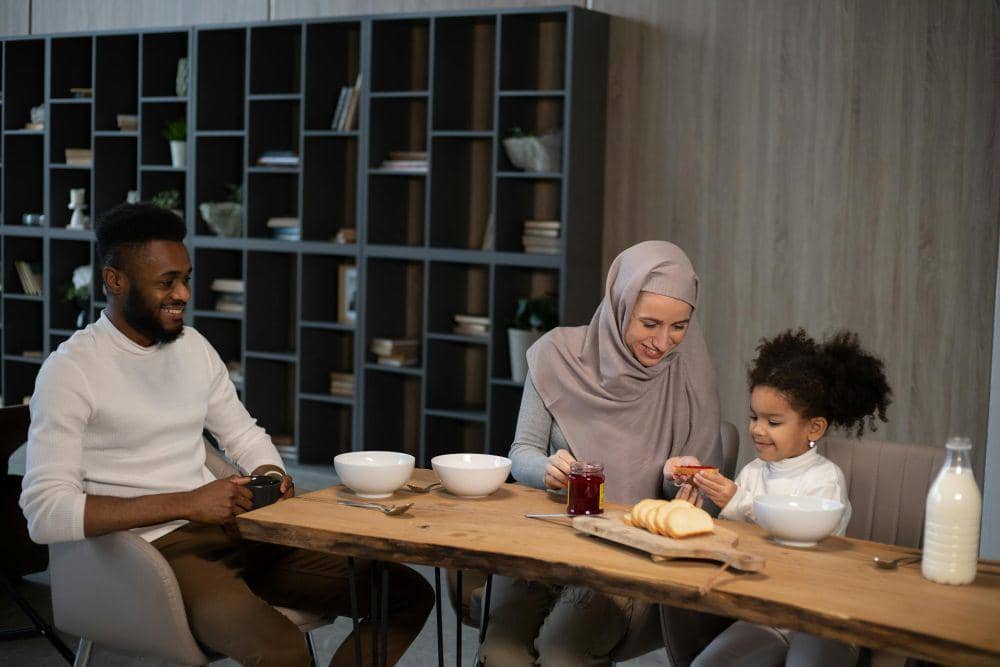 Dari Setengah Hari ke Full Day! 5 Cara Bertahap Melatih Anak Puasa