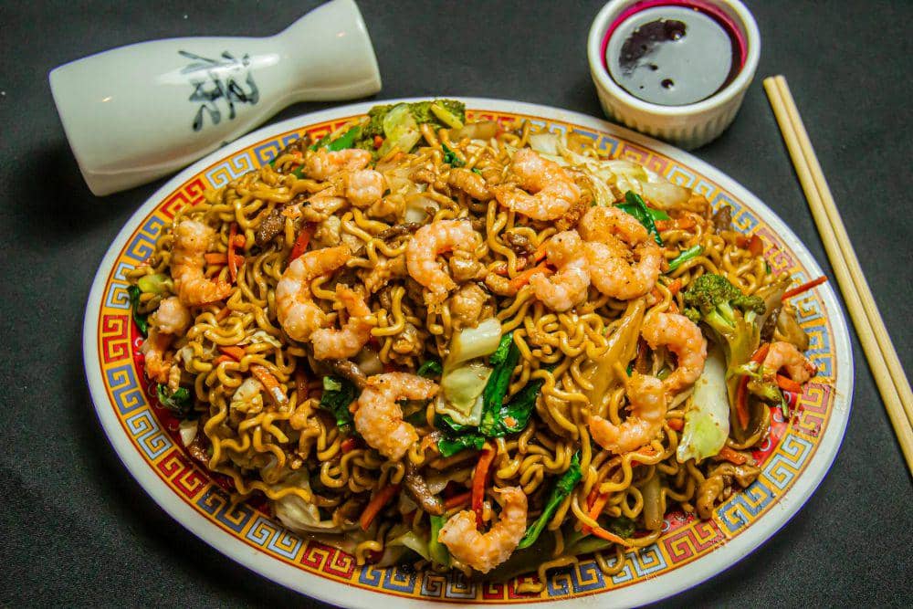 ilustrasi mi goreng