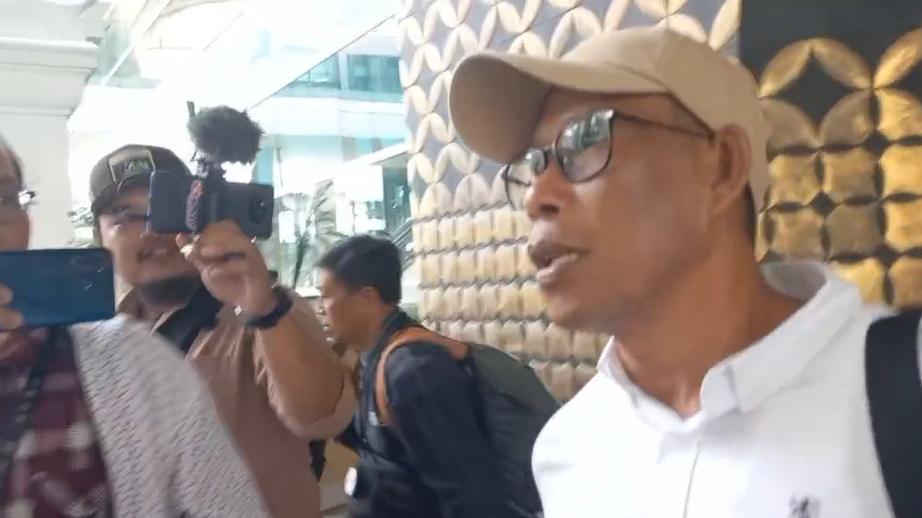 Kocak, Pria Mirip Masinton Ditodong Pertanyaan Jurnalis soal Retreat