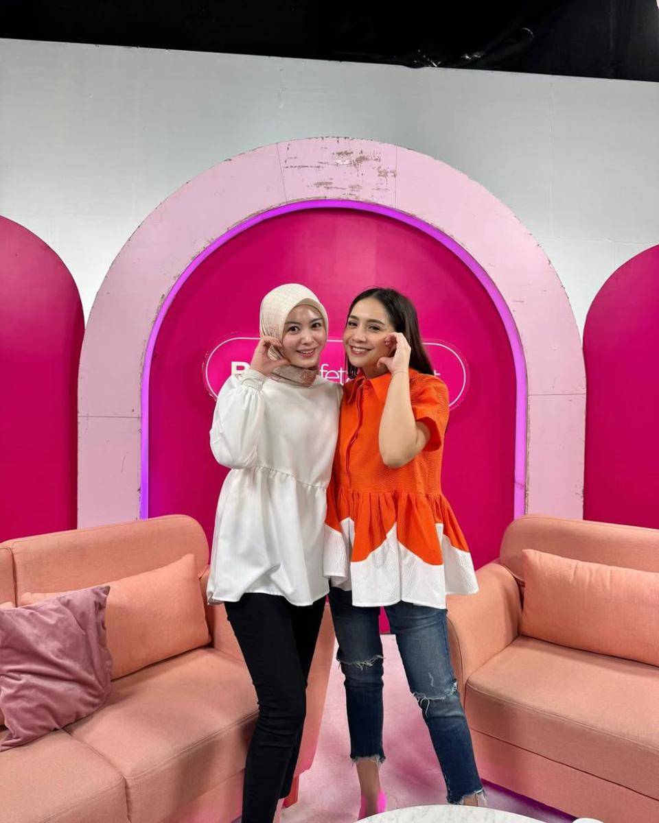 Ide Outfit Formal ala Ayana Moon (instagram.com/xolovelyayana)