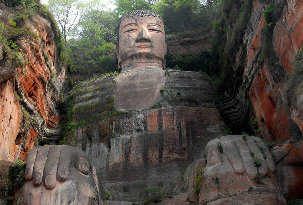 Patung Buddha Leshan (istockphoto.com/Jonathan Wilson)