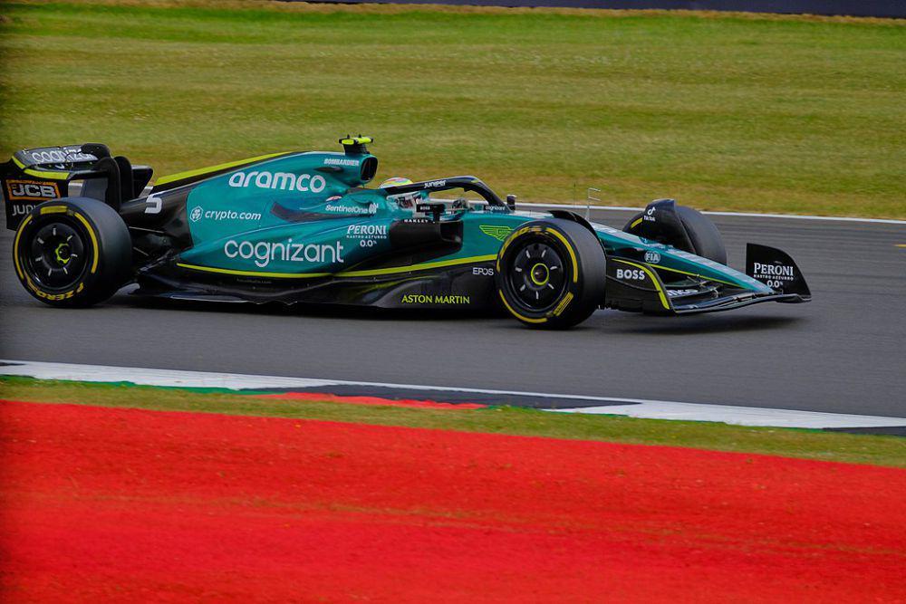 Kenapa Tim Formula 1 Aston Martin Berwarna Hijau?