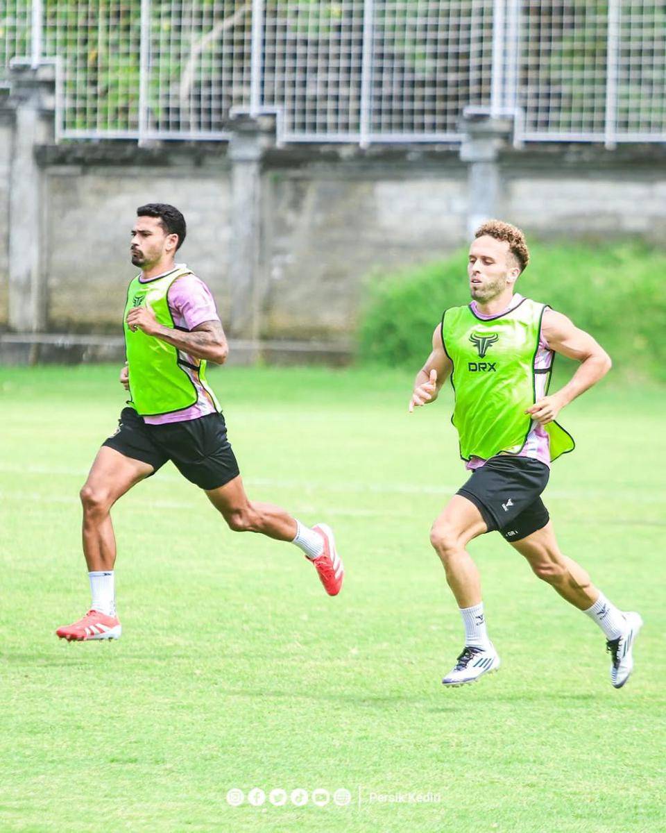 Pemain Persik Kediri saat berlatih. Instagram.com/ persikfcofficial