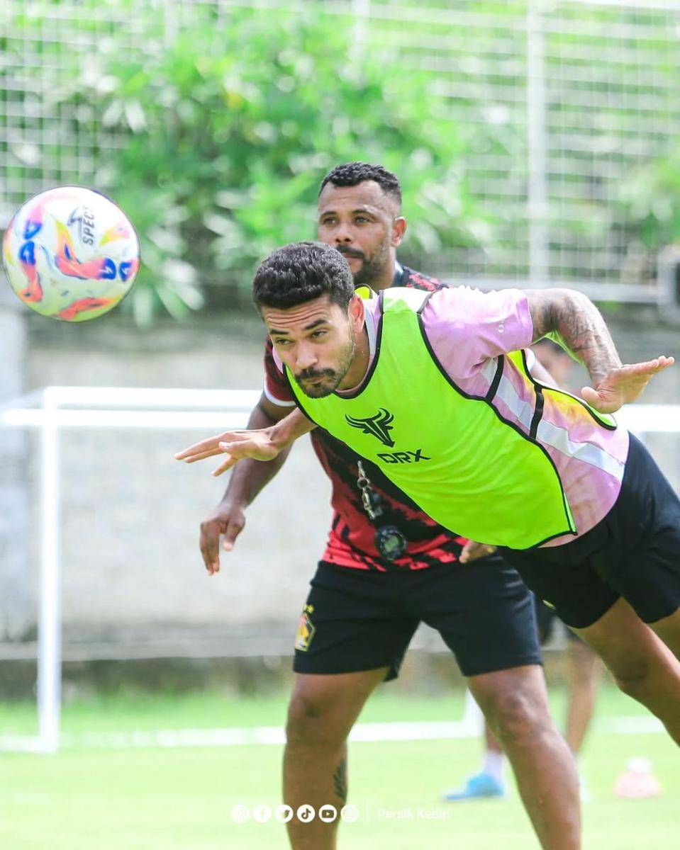 Pemain Persik Kediri saat berlatih. Instagram.com/ persikfcofficial